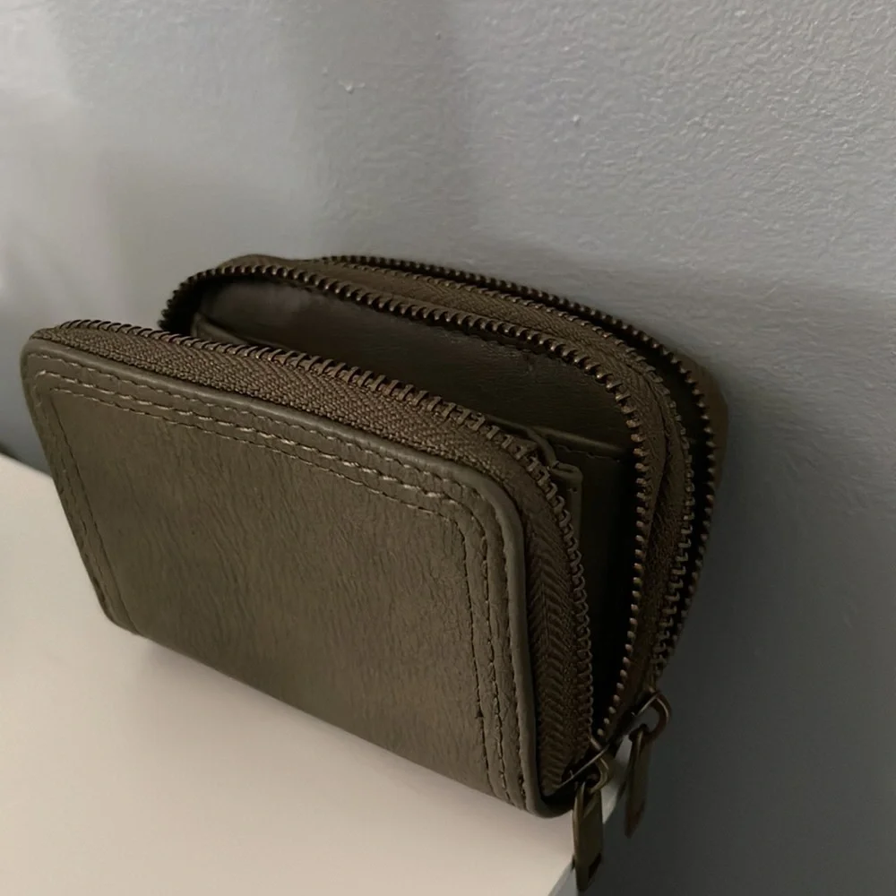 Universal Thread Double Zipper Wallet - Picture 3 of 6